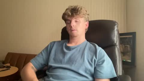 Derin Yung online show from August 13, 6:44 pm