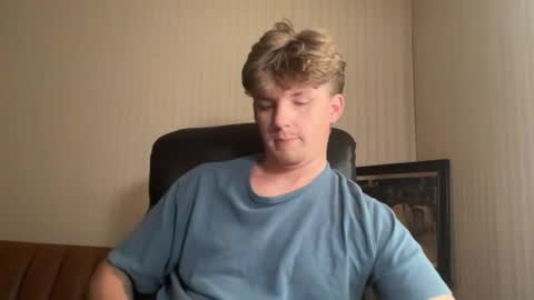 Derin Yung online show from August 14, 11:58 am