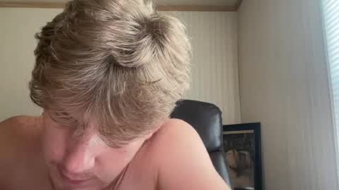 Derin Yung online show from August 14, 3:15 pm