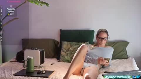 Kitty online show from August 18, 8:42 am
