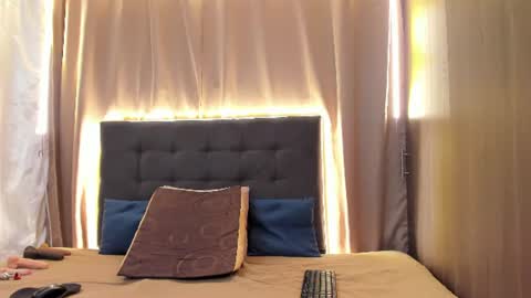 Delilah  online show from August 5, 1:14 am