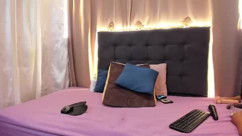 Delilah  online show from August 14, 11:52 pm
