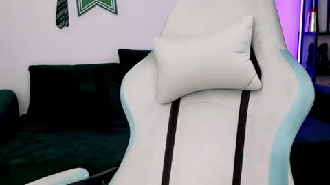 dellacrush_ online show from July 27, 7:52 pm