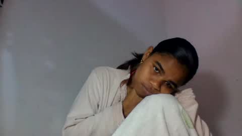delphine online show from August 8, 5:07 am