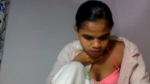 delphine online show from August 9, 6:20 pm