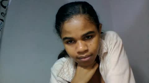 delphine online show from August 10, 7:10 am
