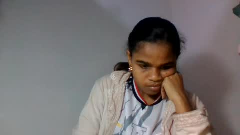 delphine online show from August 10, 5:25 pm