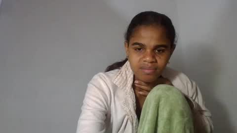 delphine online show from August 11, 6:10 pm