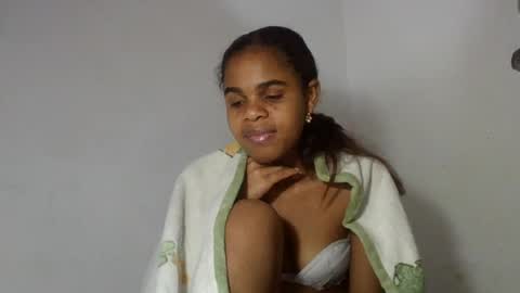 delphine online show from August 15, 6:50 am