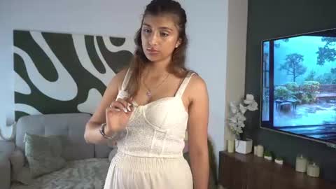 Mia online show from August 7, 10:48 am