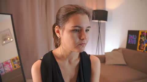 Hi my name is Sari nice to see you in my Room online show from August 13, 4:04 am