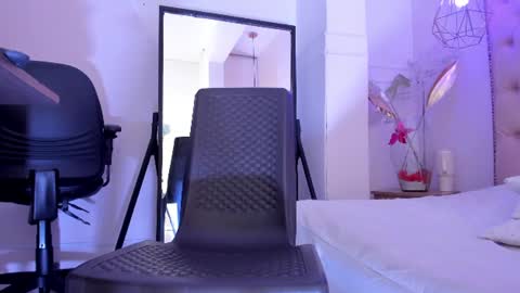 denisse_logan online show from August 5, 5:27 am