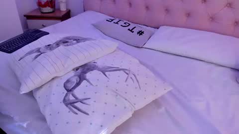 denisse_logan online show from August 5, 6:33 am
