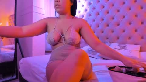 denisse_logan online show from August 16, 3:21 am