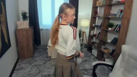 Denna online show from August 8, 2:55 am