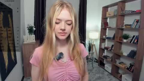 Denna online show from August 13, 7:50 pm