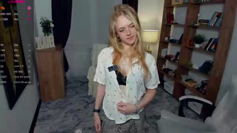 Denna online show from August 14, 10:02 pm