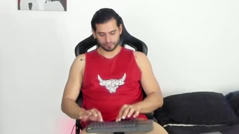 Dereck Vega online show from August 15, 11:30 pm