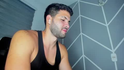 dereckhardd online show from August 4, 8:44 am