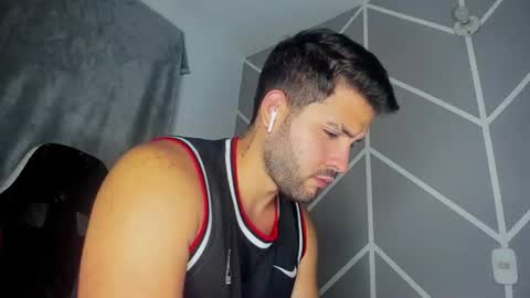 dereckhardd online show from August 5, 9:51 am