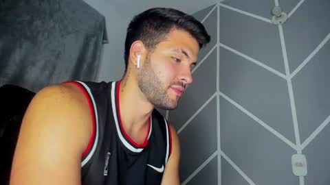 dereckhardd online show from August 5, 10:57 am