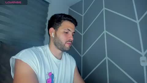 dereckhardd online show from August 7, 6:46 am
