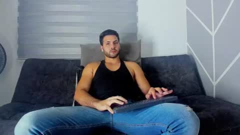 dereckhardd online show from August 7, 10:37 am