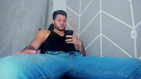 dereckhardd online show from August 9, 12:17 pm