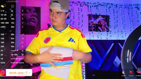 Derek Grey online show from July 8, 1:42 am