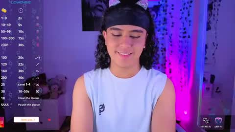 derek_greyy_ online show from August 4, 7:00 pm