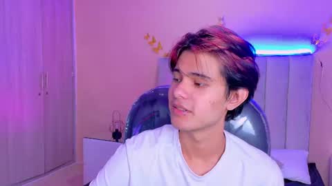 derek_sinn online show from August 5, 3:59 am