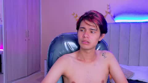 derek_sinn online show from August 5, 7:28 am