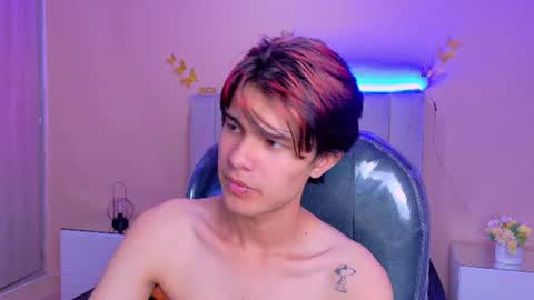 derek_sinn online show from August 5, 9:07 am