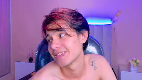 derek_sinn online show from August 5, 10:13 am