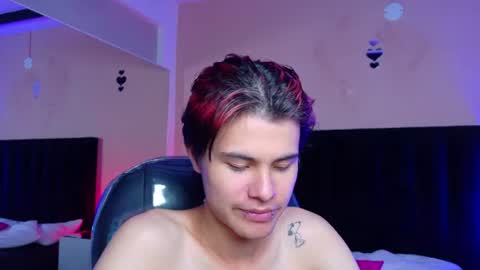 derek_sinn online show from August 6, 6:56 am