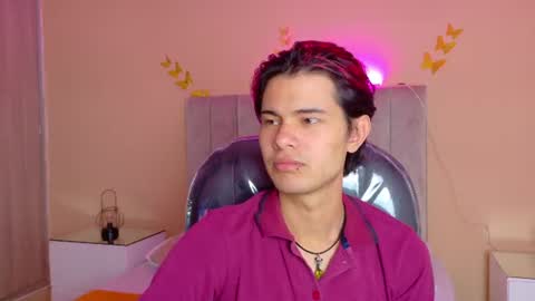derek_sinn online show from August 12, 4:37 am