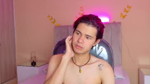 derek_sinn online show from August 12, 5:43 am