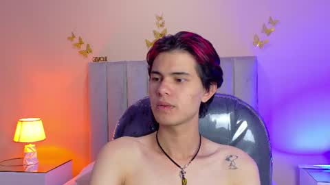 derek_sinn online show from August 14, 8:51 am