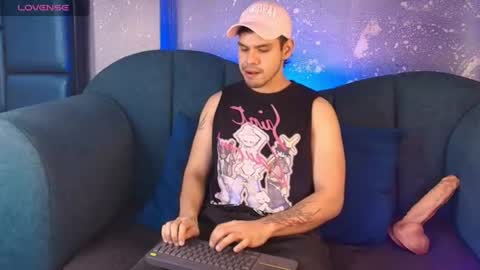 derek_voss online show from August 5, 6:50 pm
