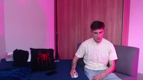 Derek online show from August 1, 9:43 pm