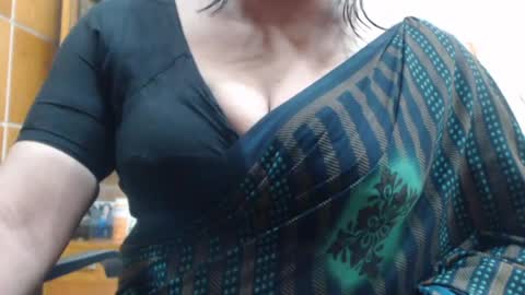 desimaisa130 online show from July 24, 5:38 pm