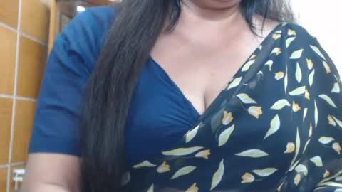 desimaisa130 online show from July 28, 6:36 pm