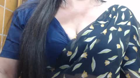 desimaisa130 online show from August 5, 6:17 pm