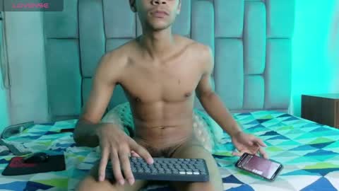 desire4duo online show from May 30, 1:56 pm