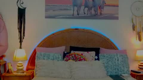 HellenMoon online show from July 30, 10:55 am