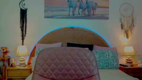 HellenMoon online show from August 5, 8:23 am