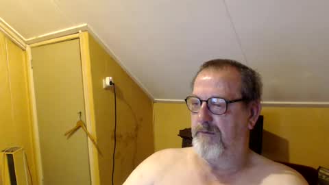 destelp online show from September 10, 11:04 pm
