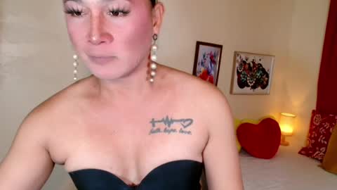 destenierose online show from July 19, 11:51 pm
