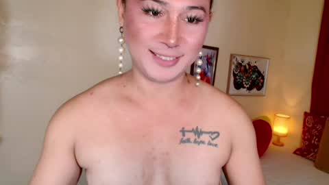 destenierose online show from August 17, 2:05 am