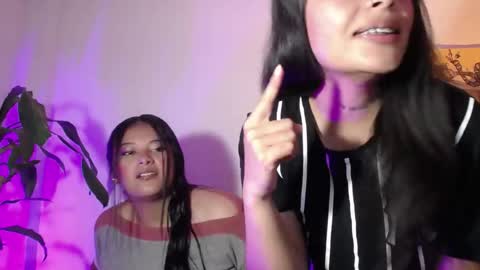 Independent model online show from June 3, 3:43 am